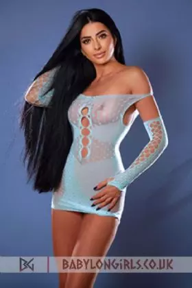 5ft 7, 34C, appealing brunette Kriss