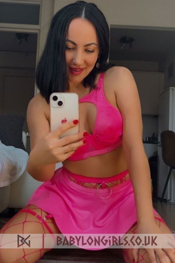 Tasha, 34B, delightful brunette 30 yrs