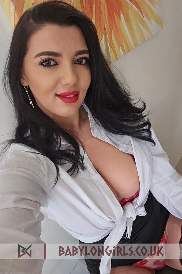 5ft 6, 34D, attractive brunette Inessia