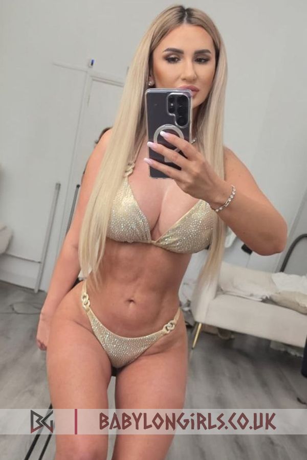 Irresistible Kelly blonde 5ft 6, 34DD