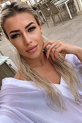 22 yrs Alya suggestive blonde, 36B