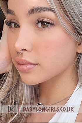 20 yrs Hora feminine blonde, 34C