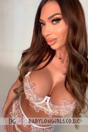 5ft 7, 34D, superb black hair Roberta
