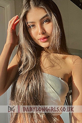 Inviting Gertrudes brunette 5ft 2, 34A