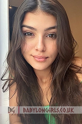 5ft 2, 34A, graceful brunette Gertrudes