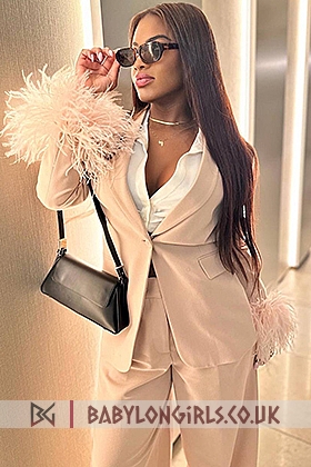 Marvelous Zulu brunette 5ft 5, 34C