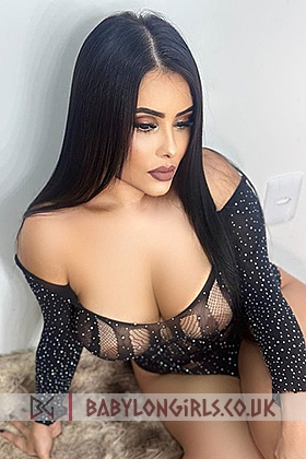 5ft 5, 36C, irresistible brunette Omniva