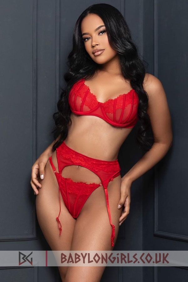 Roana, 34B, glamorous brunette 23 yrs