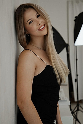 5ft 9, 34A, warm lady brunette Iriska