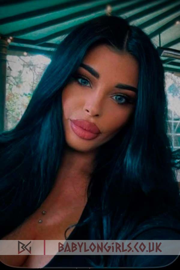 Spicy Sol brunette 5ft 6, 36C