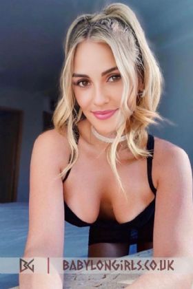 5ft 5, 34C, marvelous blonde Farica