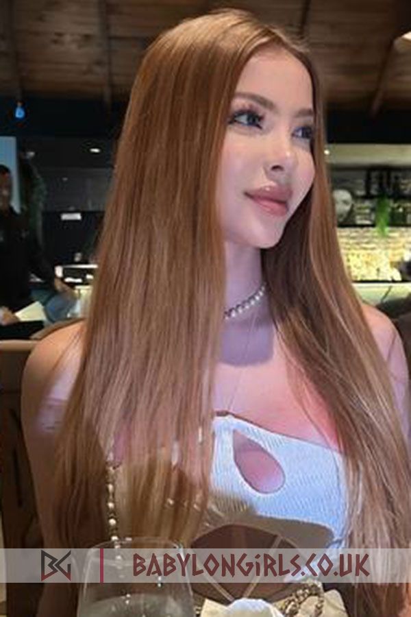 5ft 9, 34C, foxy red hair Lorely