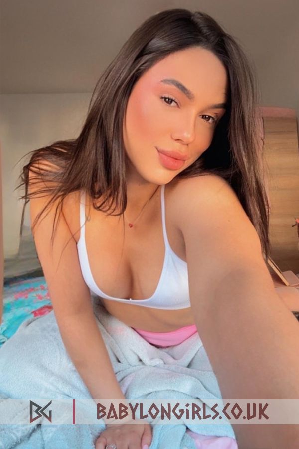 25 yrs Madyson phenomenal brunette, 34B