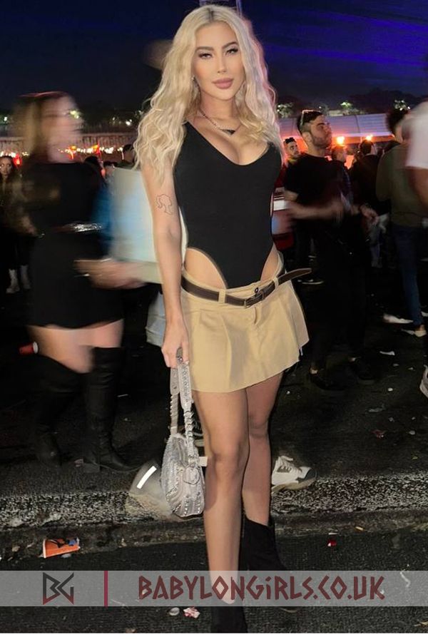 Flirtatious Selita blonde 5ft 8, 34C