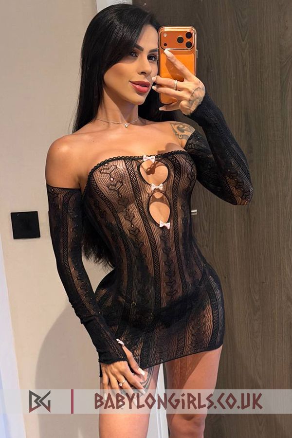 5ft 4, 34C, attractive brunette Karassa