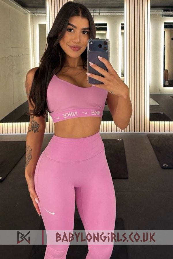 5ft 2, 34C, appealing brunette Herbal