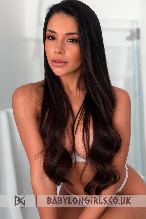 Marvelous Soledat brunette 5ft 4, 34D