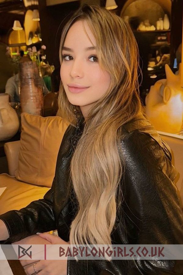 5ft 5, 34B, stimulating blonde Bermuda
