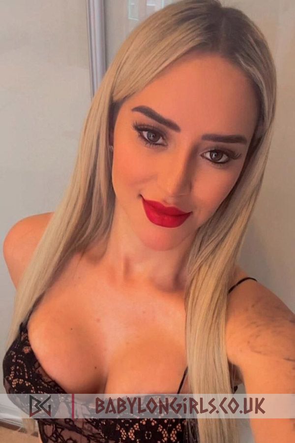 5ft 4, 34C, perfect blonde Saga 