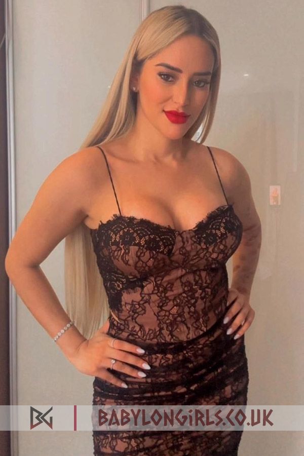 5ft 4, 34C, very hot blonde Saga 