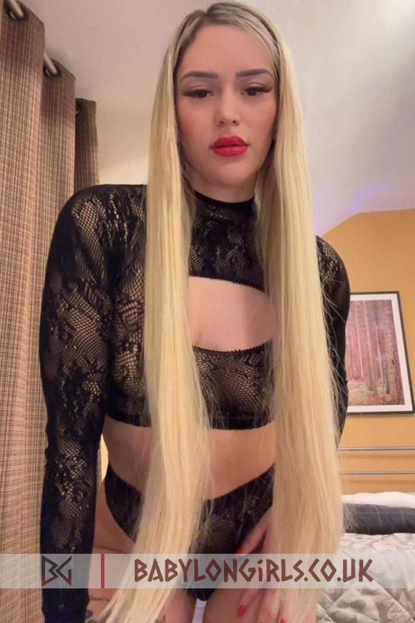 Saga  suggestive blonde, 34C