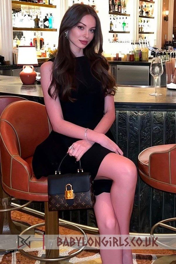 Alina, 34B, perfect brunette 25 yrs