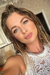 Striking blonde Azalia 