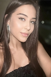 Sensual Cloud brunette 5ft 8, 36C
