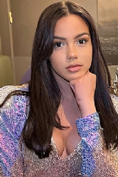 22 yrs Landau superb brunette, 34B
