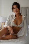 5ft 4, 34C, appealing brunette Manterra