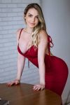 5ft 3, 34C, charming blonde Naraga